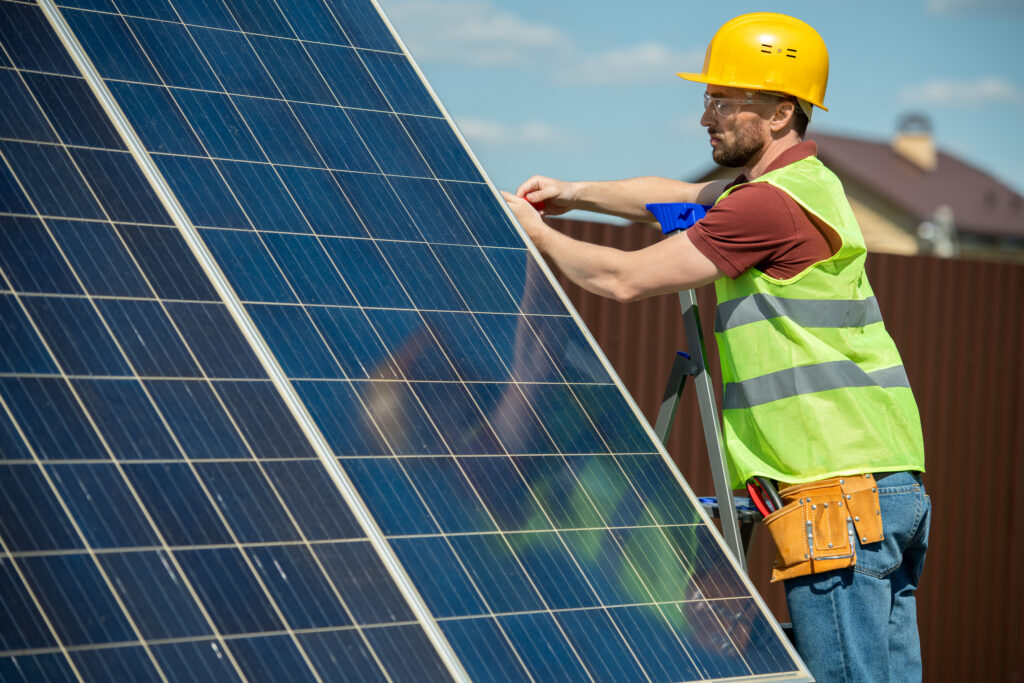 Tekniker med solpanel